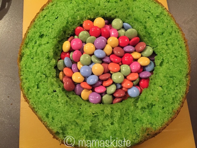 Pinata Kuchen gefüllt