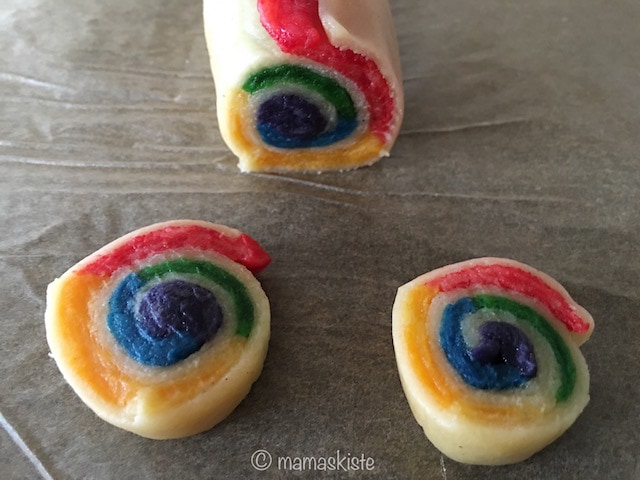 Regenbogenkekese Kekse geschnitten