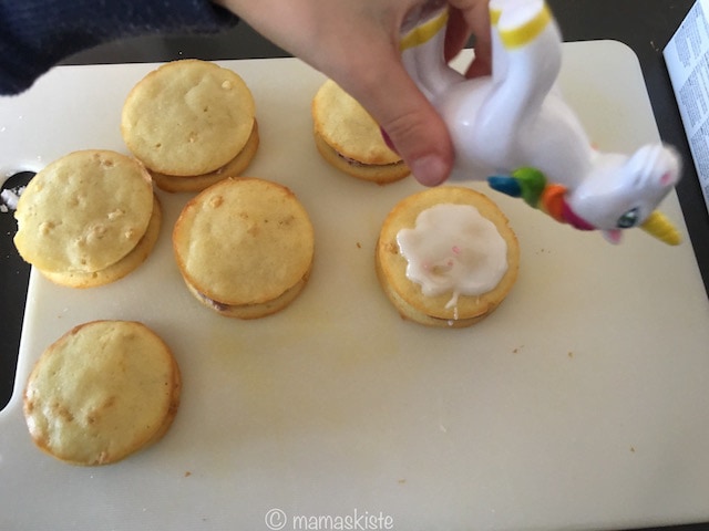 rezept-leckere-whoopies-einhorn-streusel